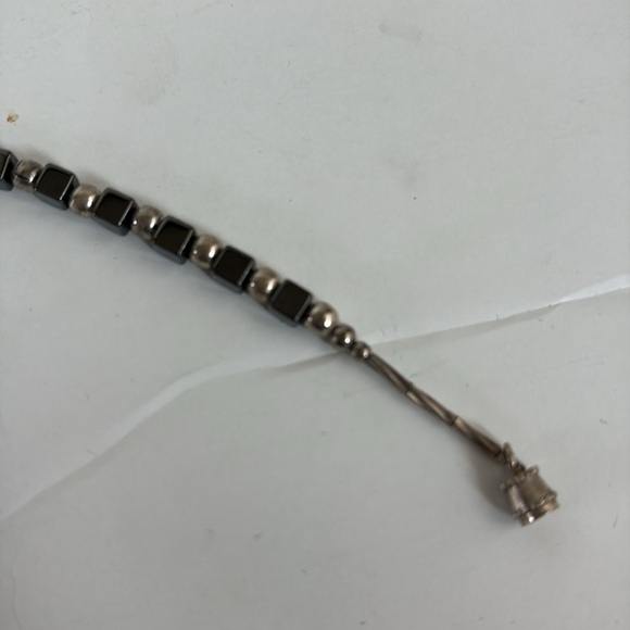 Bracelet alternating cubes hematite and silver beads with barrel clasp close - Picture 5 of 12